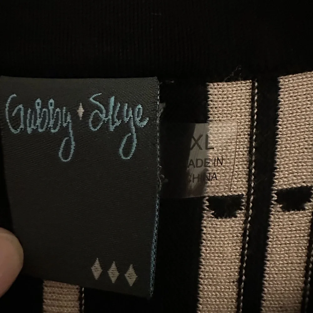 Gabby Skye Sweater Dress
Size XL - Picture 3 of 3